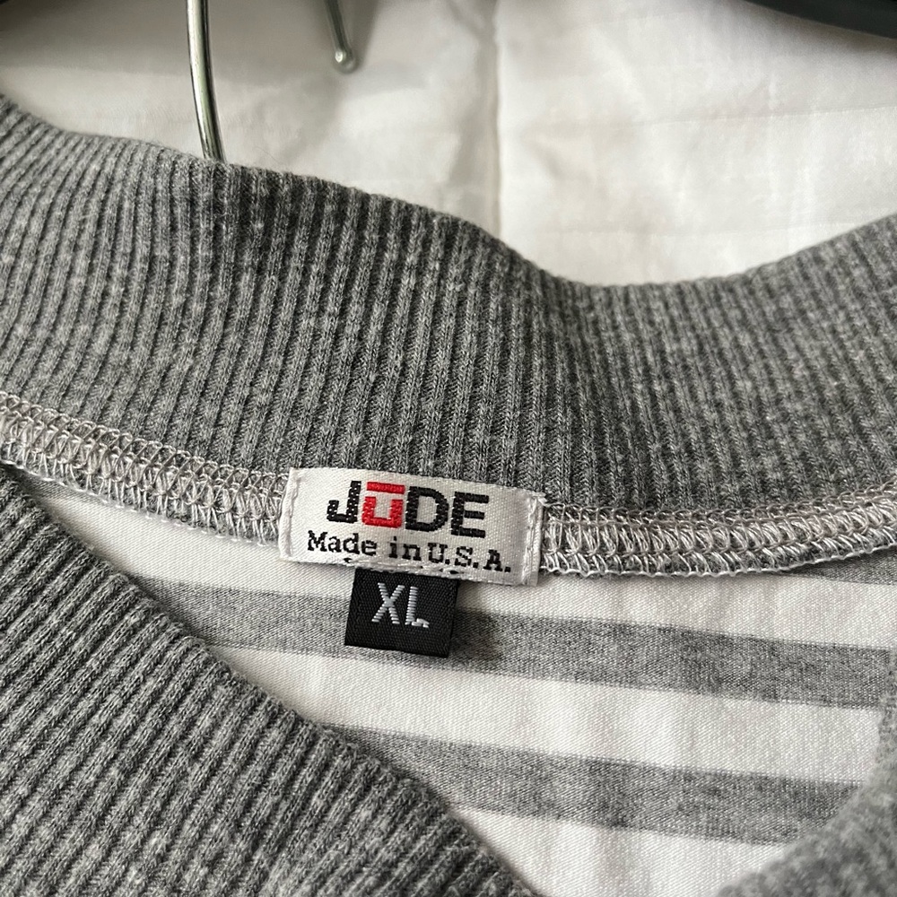 Light weight sweatshirt - Picture 3 of 4